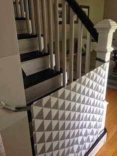 the stairs are decorated with white and grey triangles