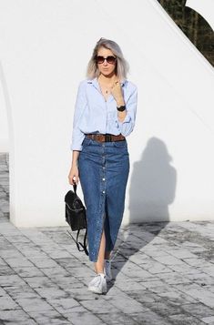 Long Denim Skirt Outfit, Rok Outfit, Button Front Denim Skirt, Denim Shorts Outfit, Long Skirt Outfits, Long Denim Skirt