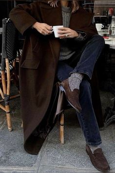 French Winter Fashion, Brown Coat Outfit, Cold Outfit, Job Clothes, 일본 패션, Outfit Work, Outfits Classy, Classy Style, Classy Work Outfits