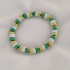 Green Slush Breaded Bracelet Fimo, Cute Green Bracelet Ideas, Green Bracelet Patterns, Green Clay Bead Bracelet Ideas, Bread Bracelet, Bracelets Preppy, Clay Bead Bracelet Ideas, Bead Bracelet Ideas, Clay Bracelets