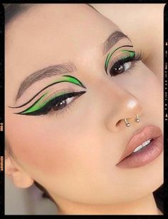 Different Eyeliner Styles Pattern for Different Types of Eyes || Eyeliner Style || Eyeliner Pictures Black And Neon Green Eye Makeup, Neon Green Eyeliner Makeup Looks, Green Graphic Liner Looks, Neon Green And Black Eyeshadow, Green Neon Makeup Looks, Neon Green Eyeliner Looks, Neon Green Graphic Liner, Funky Black Eyeliner, Creative Liner Makeup