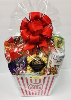 Snack Attack- 3 Size - Gift Baskets By Design SB Disney Gift Basket, Easter Candy Bouquet, Movie Basket Gift, Popcorn Sweet, Types Of Cookies, Snack Gift Baskets, Perfect Gift Basket, Mix Fruit, Valentines Day Baskets