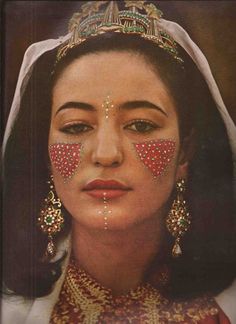 Traditional Jewelry, Headdress, Morocco, A Woman, Makeup, Water, Green, Red, Gold