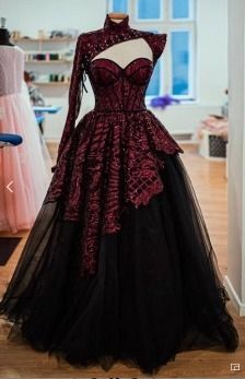 Goth Ball Gown, Embroidery Corset, Villain Dresses, Unique Dress Design, Halloween Costumes To Make, Unique Dress, Red Gowns, Pretty Prom Dresses, Black Tulle