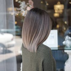 Ash Grey Ombre Hair Short, Mushroom Blonde Babylights, Mushroom Blonde Straight Hair, Mushroom Blonde Ombre, Mushroom Ombre Hair, Mushroom Blonde Bob, Mushroom Hair Balayage, Ash Brown Bob Haircut, Ombré Hair Brown