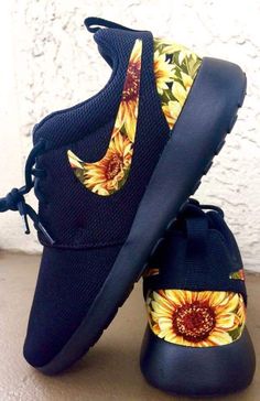 Sunflower Clothes, Sunflower Clothing, Floral Nikes, Sport Clothes, Future Wardrobe, Custom Nikes, Nike Roshe, Shoe Art, Nike Shoes Women