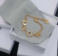 Doir Fashion, Dior Jewelry Necklace, Dior Bracelet, Fancy Jewellery Designs, Dior Jewelry, Girly Accessories