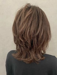 ミディアム フェミニン ウルフレイヤー 大人ハイライト×PD fino 池袋×稲田 真理×636026 | HAIR Long Shag Haircut, Haircuts For Long Hair With Layers, Messy Bob Hairstyles, Layered Haircuts For Medium Hair, Punk Hair, Mom Hairstyles, Hair Color And Cut