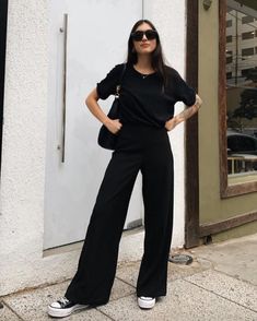 Outfits inspo baseado em peças do site 🙂🩵 Fonte: pinterest. Black Wide Jeans Outfits Aesthetic, Black Wide Trousers Outfit Summer, Black Wide Leg Pants Summer Outfit, Wide Leg Pants Outfit Tennis Shoes, Black Tshirt And Black Pants Outfit, Black High Waisted Jeans Outfit Casual, Black Trousers Outfit Casual Summer, Black Wide Leg Jeans Outfit Summer, Wide Black Trousers Outfit