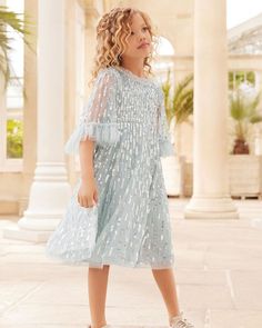 Flower Girl Dresses: 39 Looks For Girls + FAQs ❤ Cute and elegant flower girl wedding dresses your little one will love! See more here! #flowergirlweddingdresses #flowergirldresses #flowergirldressesforwedding Flower Girl Dresses Blue, Dress Kondangan, Sea Holly, Voluminous Sleeves, Net Fabric, Needle Thread, Pretty Dress, Layered Skirt