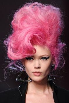 Jean Paul Gaultier SS/12 Amy Winehouse Inspired Frida Gustavsson, Candy Hair, Pink Lady, Pastel Hair, Amy Winehouse, Grunge Hair, Steam Punk, Vintage Glamour