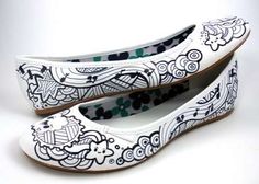 Sharpied shoes Sharpie Shoes, Photo Hair, Funny Girls, Makeup And Beauty Blog, Kawaii Shoes, Shoes Ideas, Black And White Shoes, Book Clothes, Hand Painted Shoes