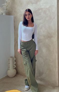 6 Pocket Pants Outfit For Women, Chic Khaki Cargo Pants For Spring, Chic Cargo Pants With Pockets For Day Out, Chic Green Cargo Pants For Fall, Casual Cargo Style Pants For Day Out, Chic Green Cargo Pants For Spring, Trendy Khaki Summer Pants, Trendy Summer Khaki Pants, Versatile Khaki Cargo Pants For Spring