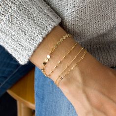 Indian Gold Bracelet, Huge Wedding Rings, Gold Chain Bracelets, Crazy Jewelry, Gold Jewelry Prom, Layering Bracelets, Dainty Gold Chain, Hand Heart, Accessory Inspo