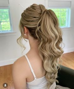 Bridal Party Ponytail, Hair Cuts Styles For Women, Summer Hair Cuts, Bridal Pony, Ponytail Bridal Hair, Bridesmaid Ponytail, Half Bun Hairstyle, Prom Things, Prom Ponytail Hairstyles