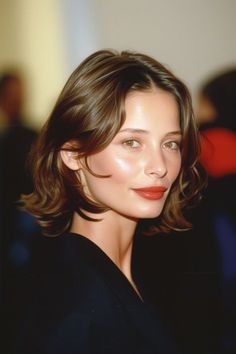 Bob Hairstyles With Highlights, 90s Lob, Friends Episodes, Iconic Looks, Hair Inspiration Short, 90s Supermodels, Lob Hairstyle, 90s Hairstyles, Cut My Hair