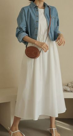 Simple Classy Casual Outfits, Denim White Outfit, Denim And White Outfits, Stylish Summer Outfits For Women, Korean Modest Fashion, White And Denim, Stylish Outfits Casual, Simple Style Outfits, Boho Outfit