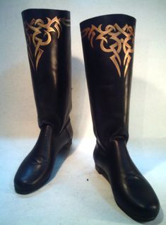 black "Dracula" Boots; cosplay; larp Jedi Boots, Victorian Gloves, Moda Medieval, Medieval Boots, Medieval Shoes, Black Vampire, Vampire Clothes, Black Boots Men, Concept Clothing