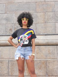 afro hair, curly hair, hot pants, t shirt, accessories, cute yellow sunglasses, fashion, street style Melody Ehsani, Afro Natural, Essence Festival, Yellow Sunglasses, Look Jean, Tee Shorts, Afro Style, Afro Hair, Afro Punk