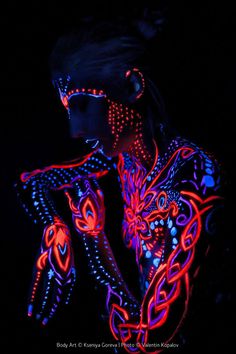 Valentin Kopalov — Body Art by Kseniya Goreva, Photo by Valentin... Neon Face Paint, Fool Moon, Festival Activities, Bd Art, Light Party, Halloween Cartoon