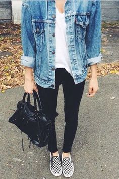 checkered slip ons, black jeans, a white tee and a denim jacket Look Legging, Ellie Saab, Vans Outfit, Jean Jacket Outfits, Rock Outfit, Outfit Jeans, Minimal Chic, Casual Fall Outfits, Ladies Dress Design