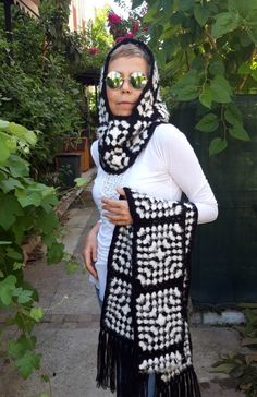 I have prepared Granny Square Oversize Balaklava in black and white for you. The yarns I use in Unisex Balaklava and weft are wool, mohair and rabbit hairy yarn.🤗 Stylish Balaklava keeps both your neck and head warm with its large size.🤗 **Balaklava is suitable for all sizes** The measurements of the black and white scarf: Length of motifs without tassel =210cm inches 82.67 Tassel length=17cm inch 6.69 Width = 18 cm inch 7.08 There are colorful Balaklavas in my store, I recommend you to take a look🤗 Thanks for choosing my store, I leave the link of my store for you to see my other cardigans https://www.etsy.com/shop/CrochetByNurcin You can check out my store or visit my instagram address to see my other products :) https://www.instagram.com/el_isi_nurcin07 INSTRUCTIONS: Hand wash (max 3 Crochet Blanket Poncho, Granny Square Hoodie, Hoodie Crochet, Bohemian Scarf, Bohemian Scarves, Cute Surprises, Black And White Scarf, White Scarf, White Scarves