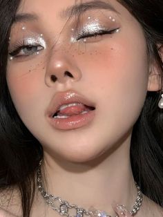 glitter eyeshadow look: metallic silver with gems Prom Makeup Looks Rhinestones, Makeup 2025 Trends, Silver Eye Makeup Look, Pearly Makeup Look, Moon Makeup Aesthetic, Makeup With Beads, Mermaid Pearl Makeup, White Pearl Makeup