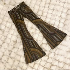 Overall Length: 42 Inch Waist: 30 Inches Rise: 8 Inch Leg Opening: 30 Inch 98% Cotton 2% Spandex, Beautiful Lines, Great Condition. Beautiful Lines, Flared Pants, Pants Color, Flare Pants, Brown And Grey, Overalls, Free People, Women Jeans, Spandex