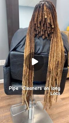 Loc Styles With Pipe Cleaners, Locs With Pipe Cleaners Style, Loc Pipe Cleaner Styles, Pipe Cleaner Locs, Pipe Cleaner Curls On Locs, Long Dreadlocks Styles, Flat Twist Loc Styles, Locs Hairstyles For Women Long