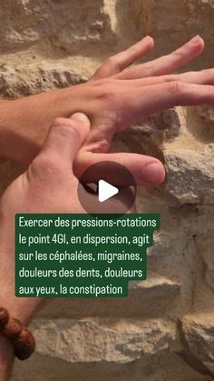 Nadia | Naturopathe | Aromatherapeute on Instagram: "Agit sur toutes les douleurs des sens, ainsi que sur la constipation. On réalisera des pressions-rotations dans le sens contraire des aiguilles d'une montre sur le point 4GI (ro kou), situé dans la fourche entre l'index et le pouce, si ce point est douloureux (dispersion). Dans le cas contraire, on réalisera un pompage avec la pulpe du pouce de la main droite (tonification). • • • • • • • • • #santé #sante #mtc #acupuncture #santenaturelle #naturopathie #naturopathe #acupression" Accupressure Point For Stuffy Nose, Accupressure Point For Gas Relief, Accupressure Point For Energy, Reflexology Massage, Reflexology, Migraine