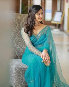 Net Saree Look Modern, Simple Elegant Saree, Saree Look Modern, Saree Styles Modern Classy, Latest Saree Trends, Saree Chiffon, Put On A Happy Face