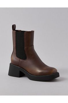 Vegan leather upper/Round toe/Pull-on silhouette/Rubber outsole Ugg Chelsea Boots, Madewell Boots, Leather Chelsea Boots, Chelsea Boot, Boot Shoes Women, Chelsea Boots, Madewell, Vegan Leather, American Eagle Outfitters