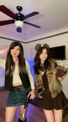 Han Solo Halloween Costume Women, Duo Easy Costumes, Han Solo And Chewbacca Costume, Star Wars Duo Costumes, Han Solo Costume Women, Star Wars Costumes Women, Chewbacca Costume Women, Starwars Halloween Costumes, Star Wars Costumes For Women