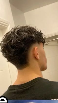 Bust Fade Haircut, Summer Haircuts Men, Men’s Curly Hair Cuts, Faded Mullet Men, Curly Haircut Men, Blowout Taper Fade, Low Burst Fade, Trendy Haircuts For Men, Long Hair Fade