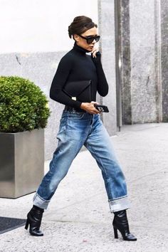 Victoria Beckham Aesthetic, Easy Everyday Outfits, Victoria Beckham Jeans, Jean Styles, Beckham Style, Victoria Beckham Outfits, Victoria Beckham Style, Victoria Fashion, Wardrobe Designs