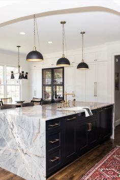 black island with waterfall edge and gold hardware Black Island White Cabinets, Black And White Kitchen Ideas Modern, Black And White Modern Kitchen, Black Kitchen Hardware, Cast Iron Kitchen Sinks, Contemporary Kitchen Remodel, Gold Kitchen, House Design Kitchen