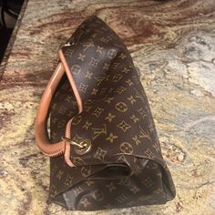 Barely Used Louis Vuitton Artsy Mm, Mm Monogram, Louis Vuitton Artsy, Hobo Shoulder Bag, Lv Monogram, Louis Vuitton Bags, Authentic Louis Vuitton, Louis Vuitton Bag, Bag Lady