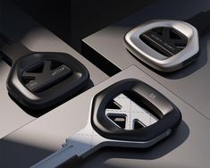 three different types of car keys are shown in this 3d image, one is black and the other is silver