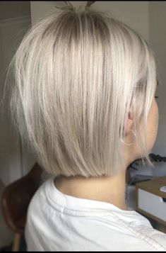 Thick Blonde Haircut, Short Blonde Bobs Fine Hair, Sleek Short Hair, Ideas For Decorating, Bob Haircut For Fine Hair, Blending Gray Hair, Hairdos For Short Hair, Blonde Hair Looks