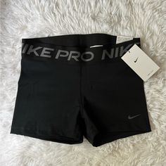 the nike pro shorts are brand new