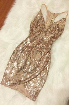 Find More at => http://feedproxy.google.com/~r/amazingoutfits/~3/vm1YI3Dq_1Y/AmazingOutfits.page Mode Tips, Mini Prom Dresses, Mini Homecoming Dresses, 파티 드레스, Gold Sequin Dress, Christmas Hair, Short Cocktail Dress, Hoco Dresses, Prom Dresses Short