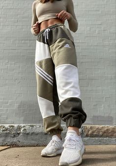 Color Block Sweatpants, Cool Sweatpants, Reworked Clothing, Nice Pants, Cute Nike Outfits, Trendy Outfits For Teens, Easy Trendy Outfits, Summer Pants, Beach Pants