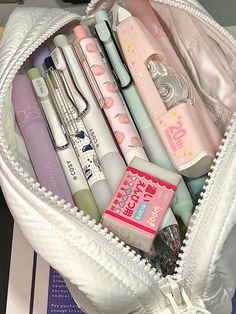 Budget Book Ideas, Studying Stationary, Pretty School Supplies, Healthy Budget, Cute Stationary School Supplies, School Bag Essentials, Cute School Stationary