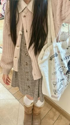 #cottagecore #coquette #coquetteaesthetic #coquetteoutfit #cottagecoreoutfit Seoul Outfits, Shoujo Style, Shojo Girl, Dressing Modestly, Pink Closet, Outfit Preppy, Coquette Outfit, Mori Fashion, Shoujo Girl