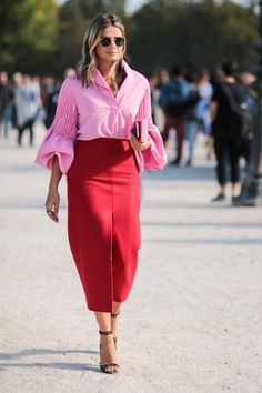 Spring Outfit Women, Spring Collection Fashion, 2020 Street Style, Streetwear Outfit Ideas, Pink Streetwear, 2020 Fashion Trends, Red Skirt, Milan Fashion Weeks, Street Style Trends