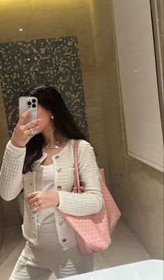 Pink Goyard Bag Outfit, Blair Waldorf Bags, Pink Goyard Bag, Pink Goyard Tote, Outfit Ideas Uggs, Comfy Autumn Outfit, Pink Goyard, Nails 2023 Fall, Fall Outfits Comfy