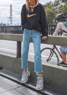 Clothes Nike, Sport Clothes, Flannel Outfits, 90s Fashion Outfits, Looks Street Style, Trik Fotografi, Winter Trends, Nike Fashion