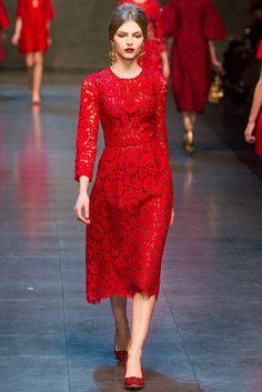 Catwalk Dress, Chique Outfits, Red Lace Dress, Beauty And Fashion, Lovely Dresses, Red Lace, Red Fashion, Pretty Dresses