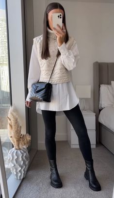 Sweater Vest Outfit, Winter Leggings, Chic Sweaters, Vest Outfits