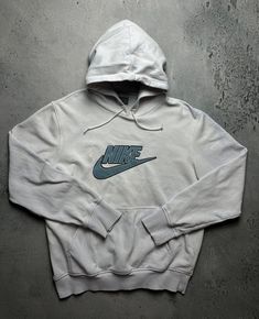 Hoodie Nike Vintage center logo swoosh hype fit Travis Style Size Men's / US L / EU 52-54 / 3 Color White Condition Used Nike Vintage central logo central swoosh crewneck 80s 90s 00s retro spellout y2k sweatshirt centre swoosh big logo.   The material is pleasant to the body. In a good condition. Fast sending! Condition : 8/10 Chest - 60 cm Length - 65 cm Shoulders - 50 cm Sleeve Length - 66 cm - ALL ITEMS ARE HEAT TREATED AND WASHED BEFORE SHIPPING - FOLLOW MY STORE - SEE MY OTHER ITEMS Vintage Nike Hoodie Men, Nike Hoodie Men, Central Logo, Y2k Sweatshirt, Vintage Nike Sweatshirt, Center Logo, Y2k Hoodie, Vintage Boys, Nike Vintage